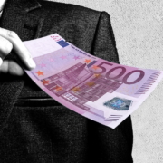 Το Ελεγκτικό Συνέδριο «καρφώνει» την κυβέρνηση για τις απευθείας αναθέσεις 4,5 δις ευρώ